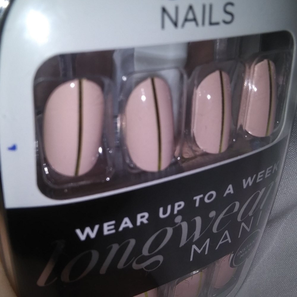 Pretty press on nails - Picture 3 of 6